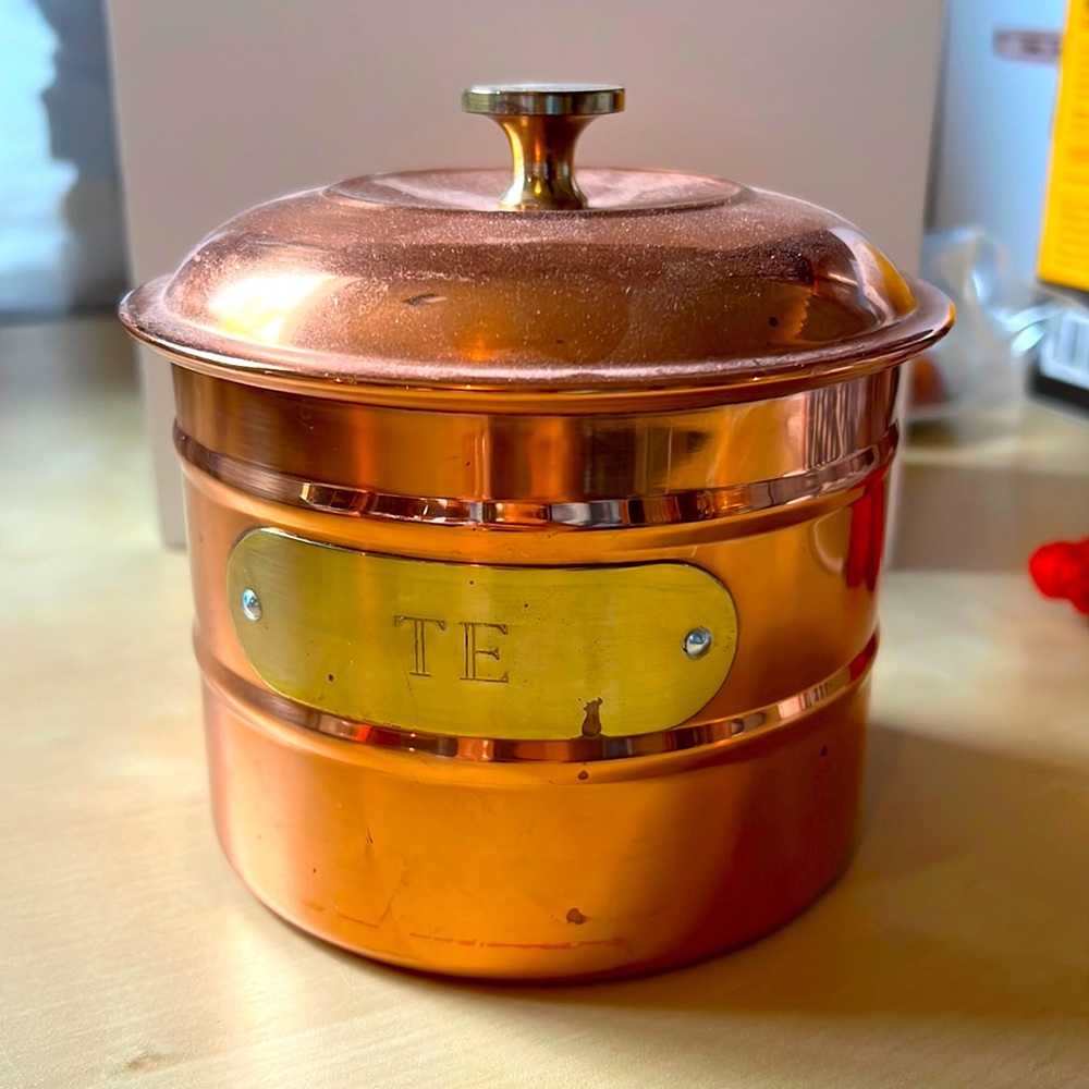 Copper tea canister made in Sweden so it spells te